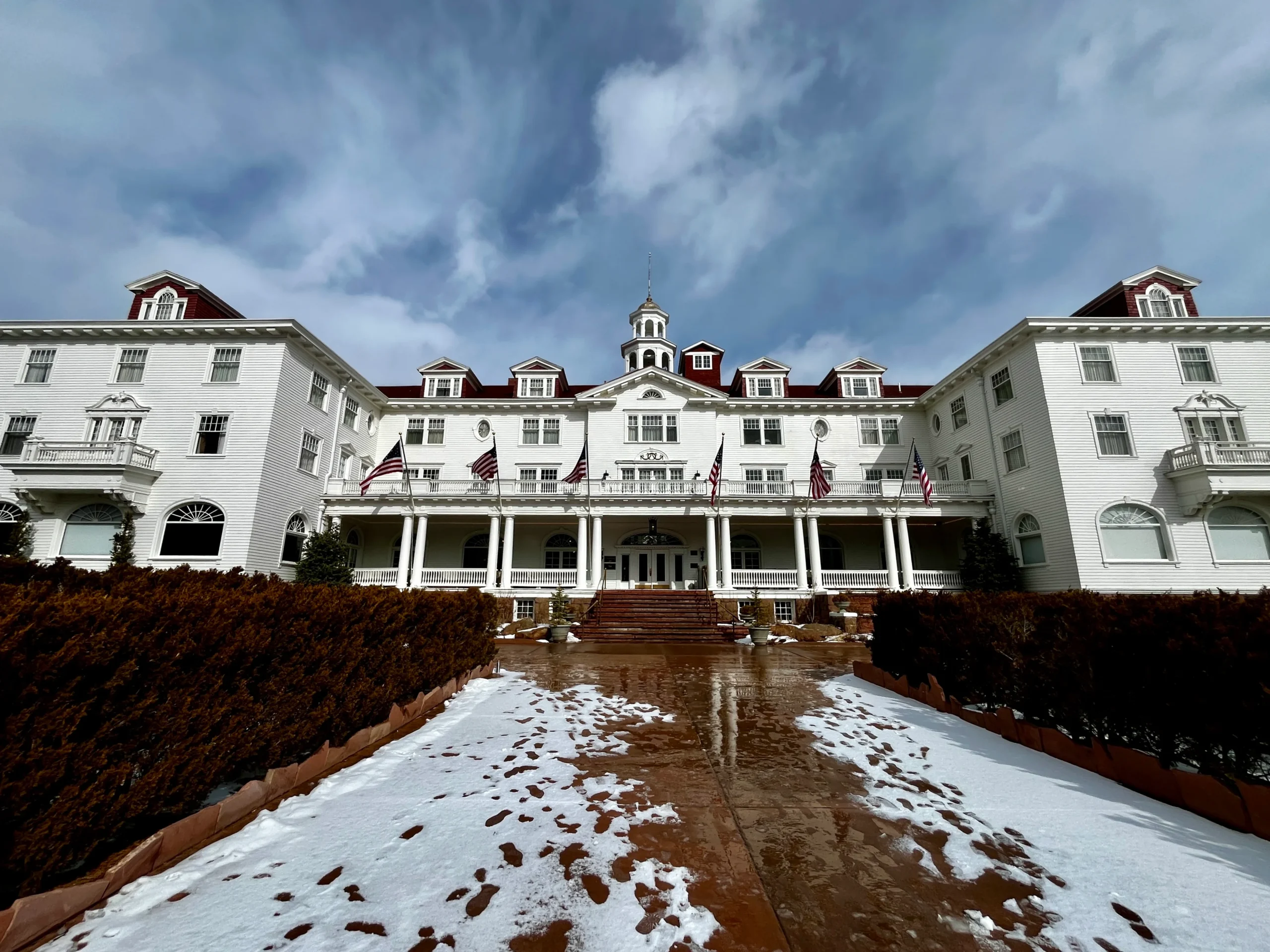 A Georgian Colonial Revival architecture white building with red roof