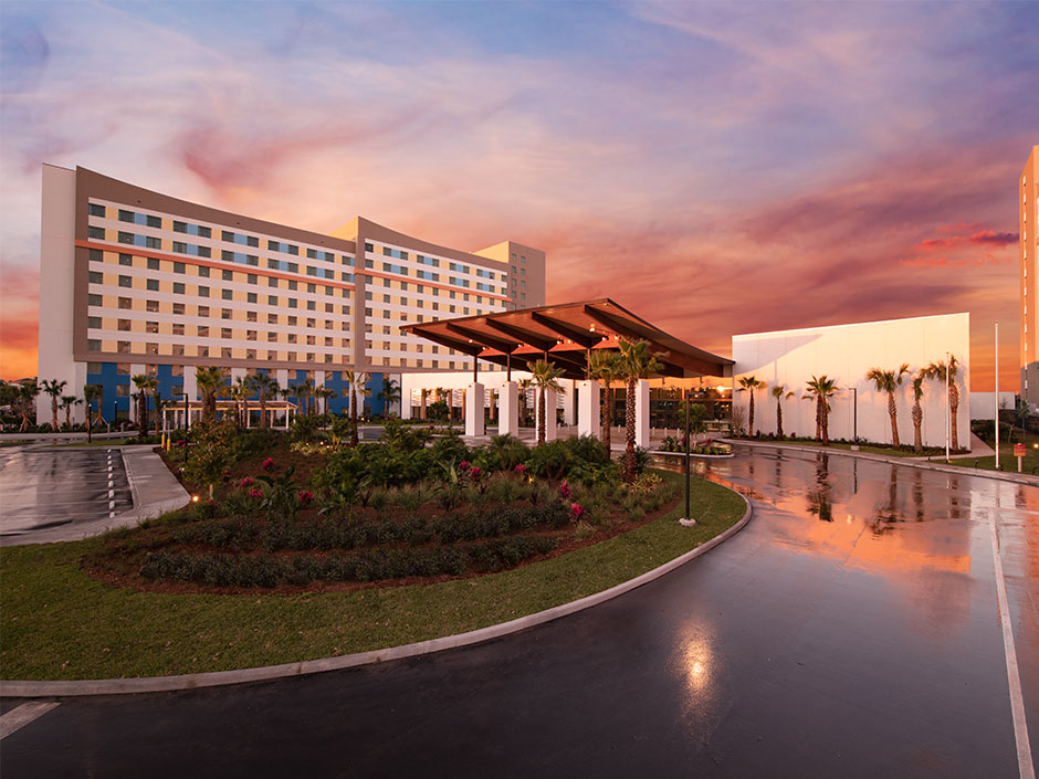 Should You Stay at Dockside Inn? Read My Review First