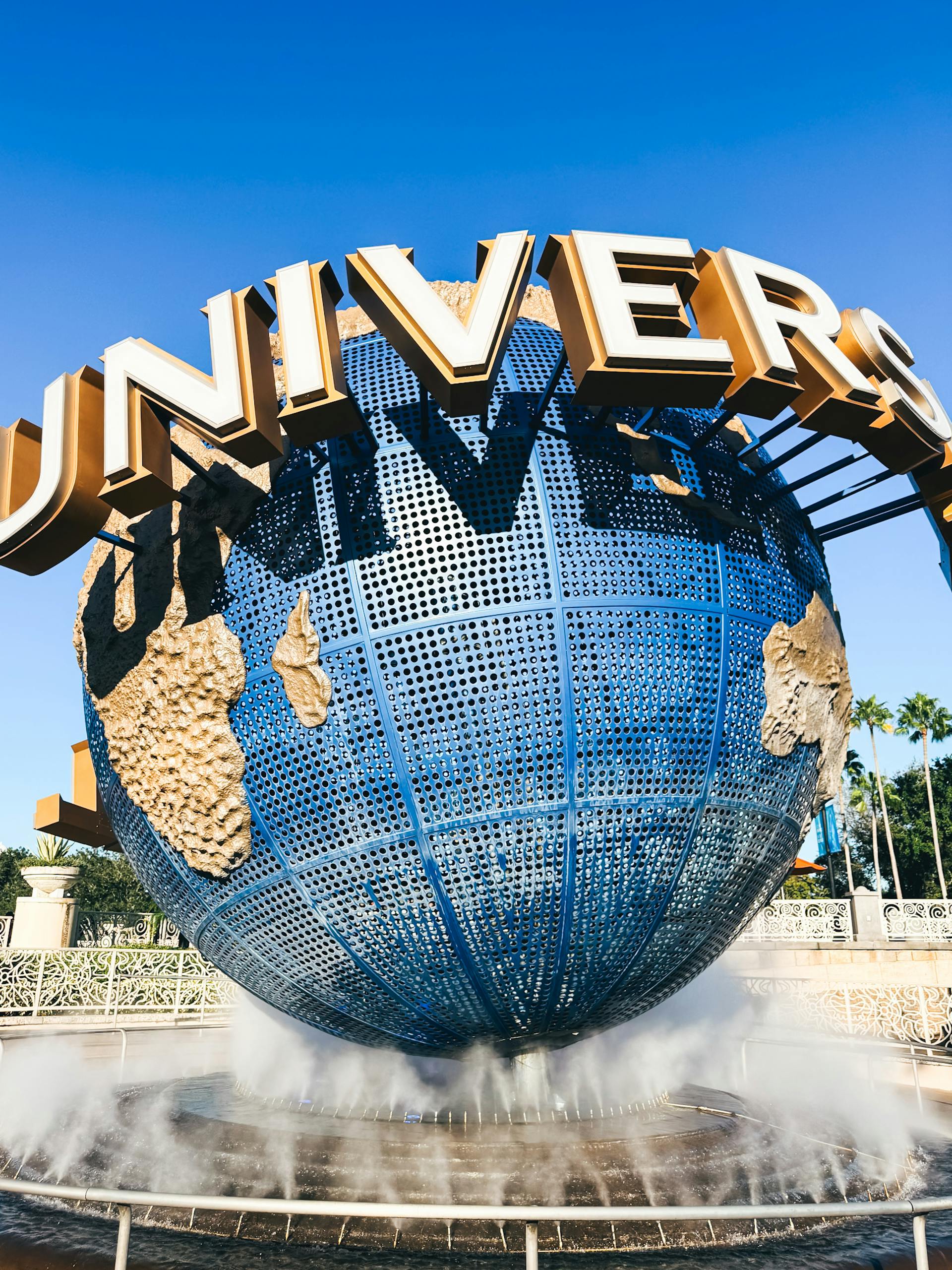The famous Universal Studios globe fountain with clear blue sky background. Photo by Zeca Souza